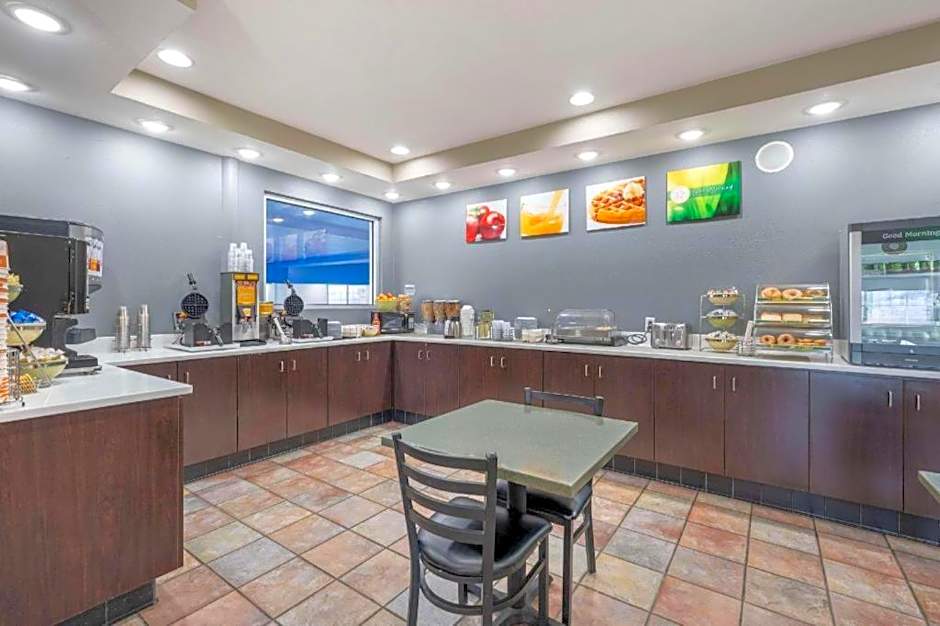 Quality Inn & Suites Lincoln North