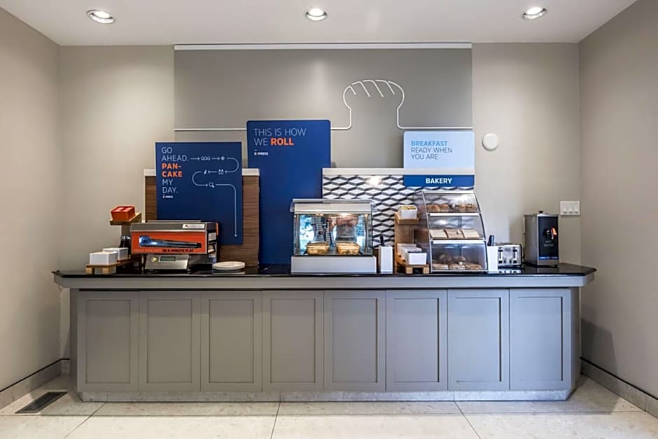 Holiday Inn Express Calgary South By IHG