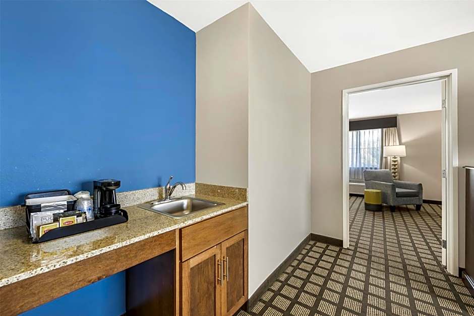 Best Western North Bryant Inn