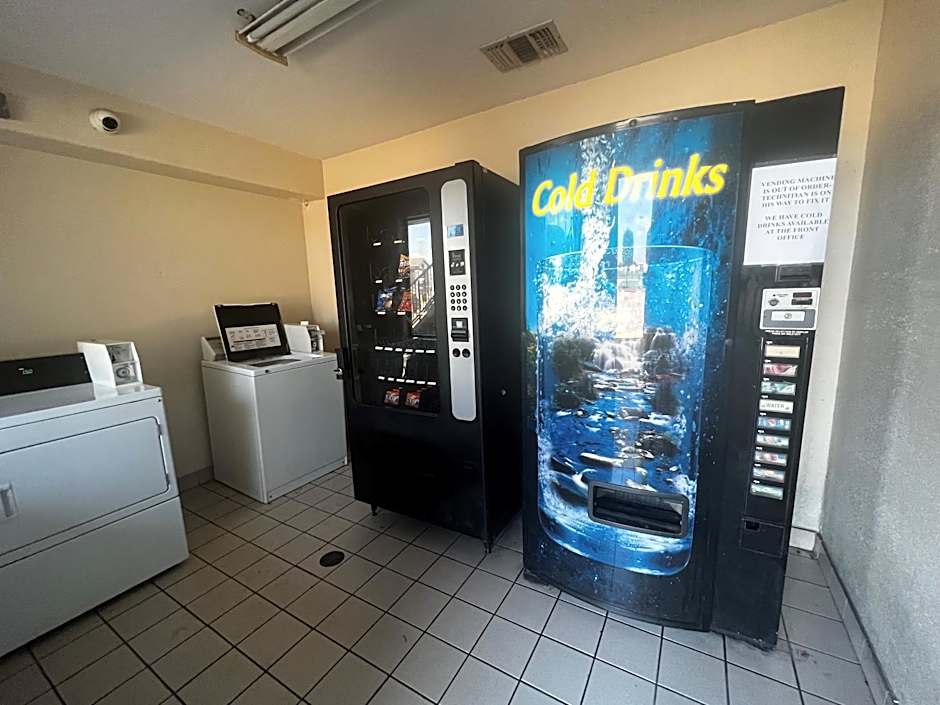 Super 8 by Wyndham Baytown / I-10 – Baytown, TX