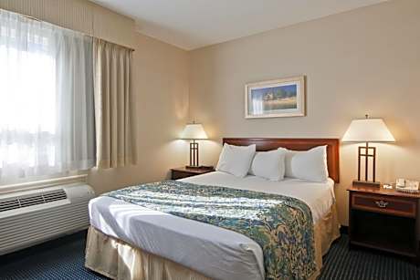 Queen Suite - Non-Smoking