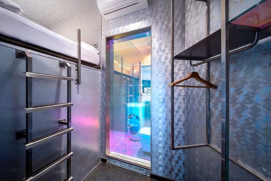 Diamond Capsule Hotel Amsterdam South