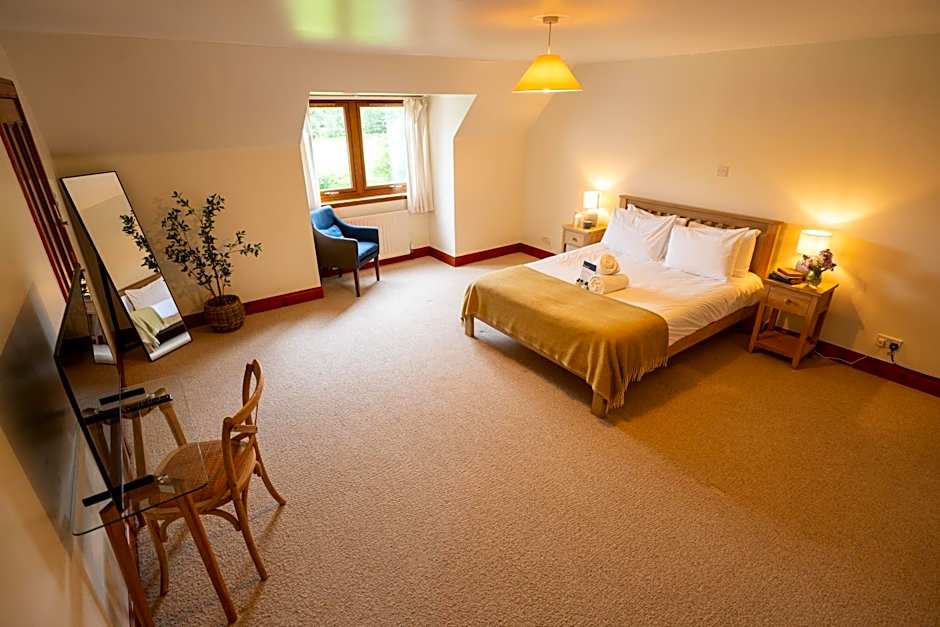 Woodlands House with Hot Tub