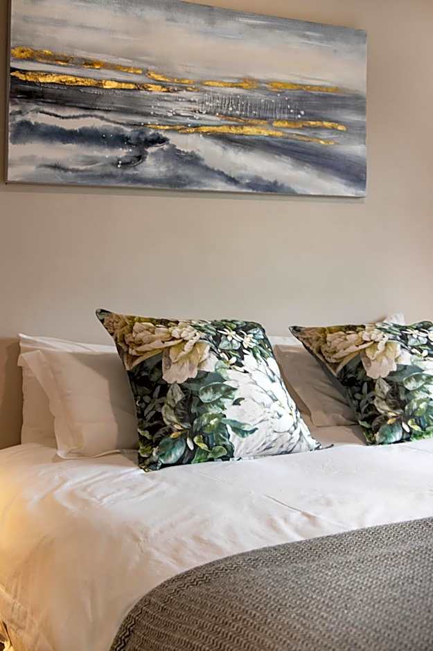 Out of Bounds Self-Catering Lodge