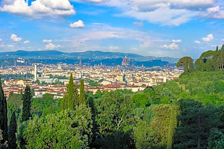 Junior Suite with Cathedral View