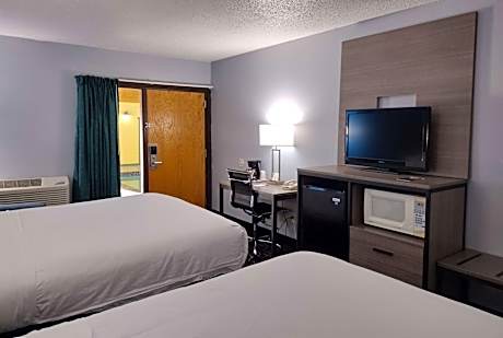 Queen Room with Two Queen Beds and Poolside - Non-Smoking