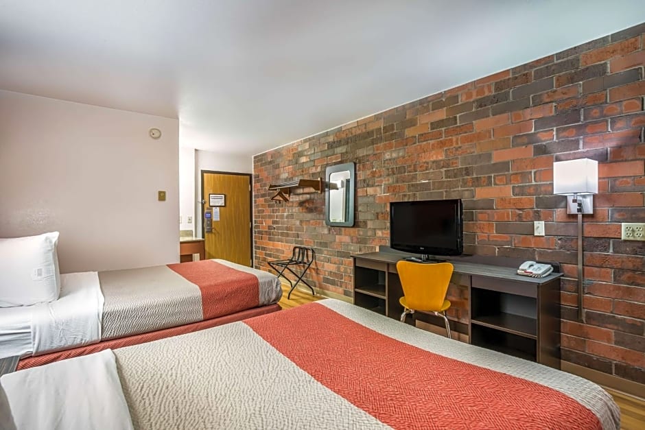 Motel 6-Madison, WI - East