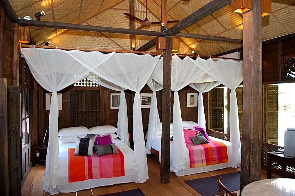Bon Ton Antique Wooden Villas