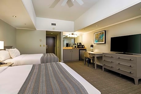 Queen Room with Two Queen Beds and Balcony or Patio - Golf View