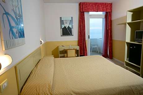 Double or Twin Room with Sea View