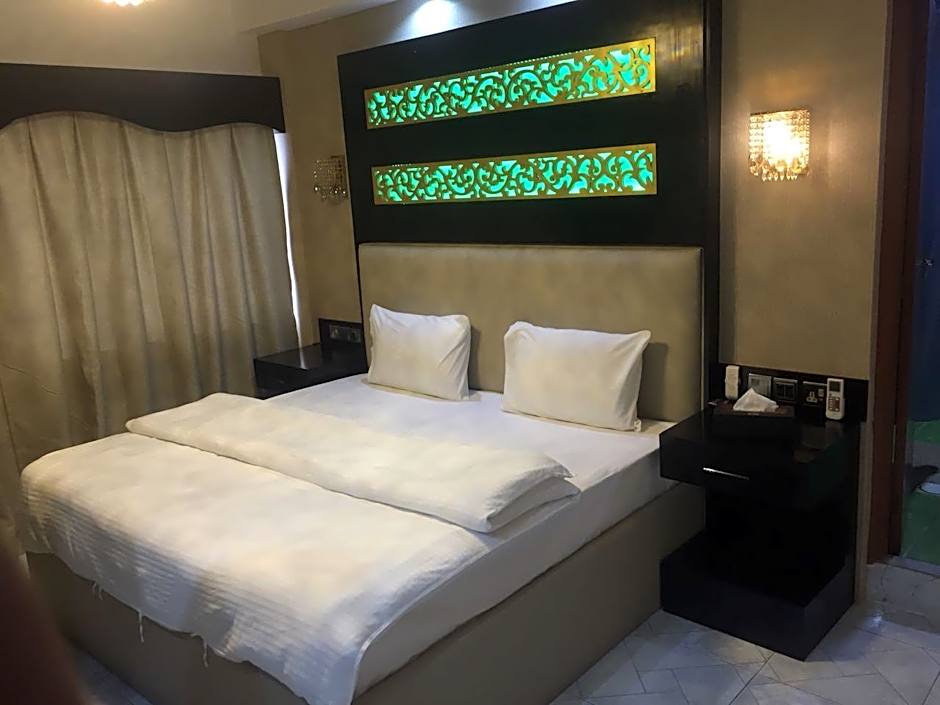 OYO 338 Transworld Hotel