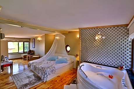 Deluxe Double Room with River View and Balcony