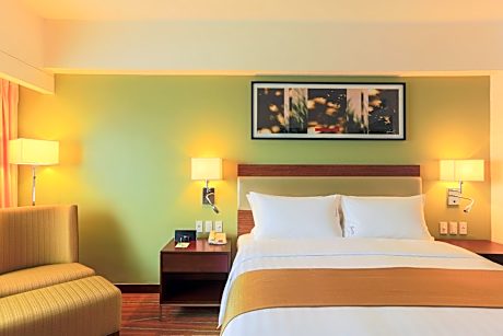 Standard King Room with Lounge Access