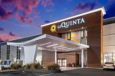 La Quinta Inn & Suites by Wyndham Columbus