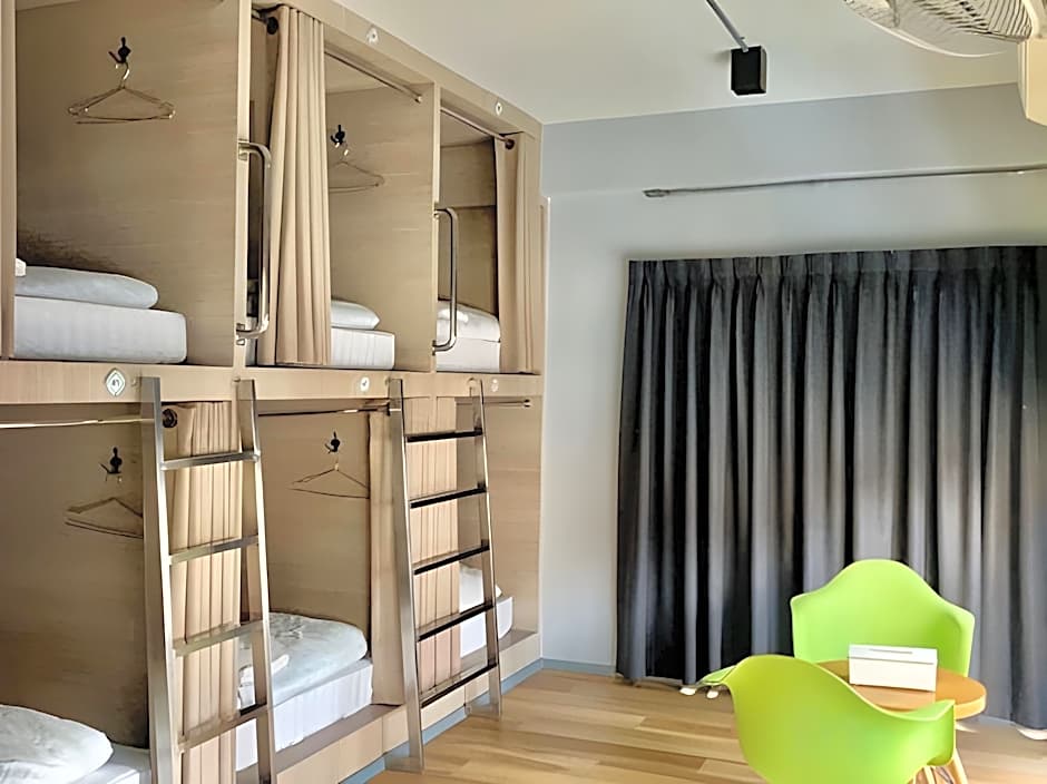 The Chatbox Silom Hostel