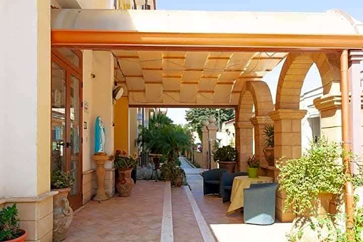 Sammartano Hotels
