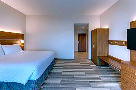 1 King Bed Standard Comm Access