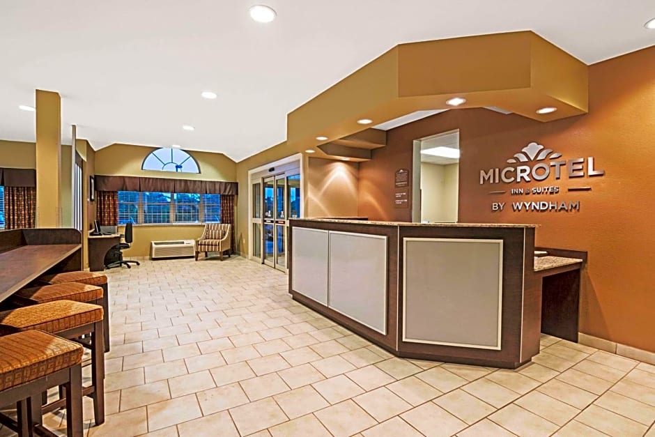 Microtel Inn & Suites by Wyndham Austin Airport