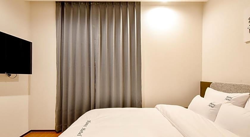 Blanc Business Hotel