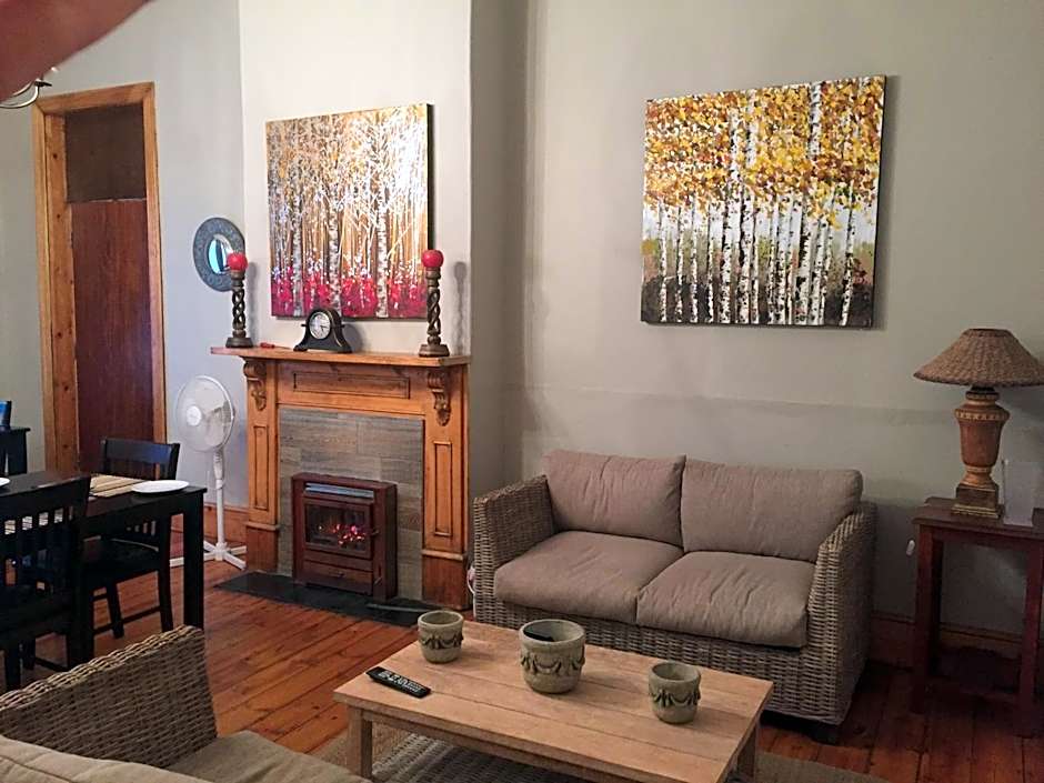 Tranquil House B&B @ 1 College Ave