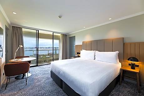 Premium King Room with Balcony and Swan River View