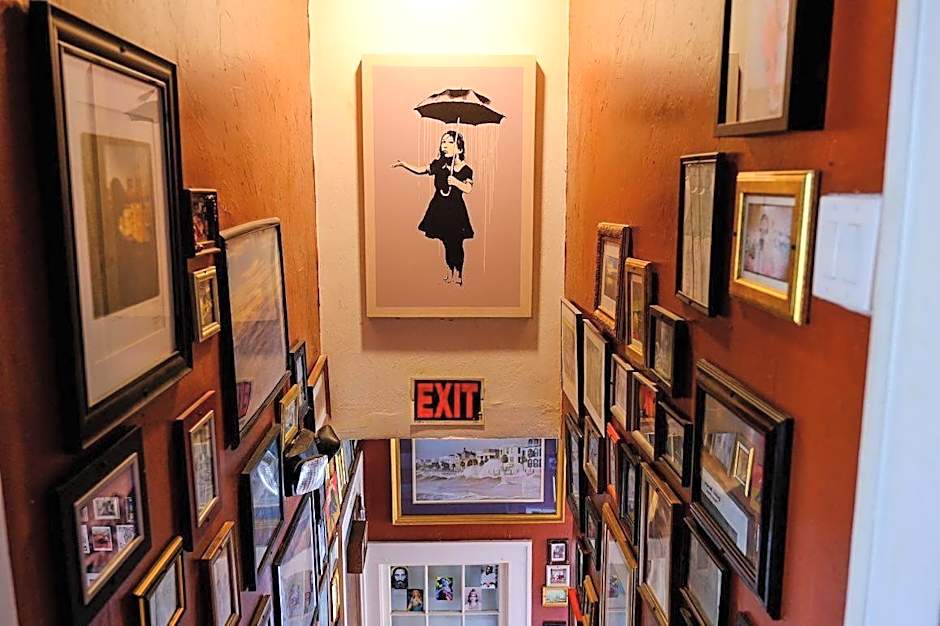 Bon Paul & Sharky's Hostel