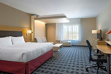 Expandable Suite, 1 King To 1 King And 1 Queen Or Queen