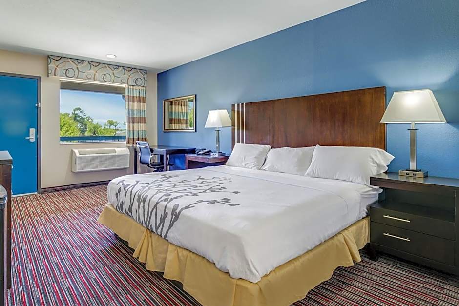 Econo Lodge Inn & Suites Enid South