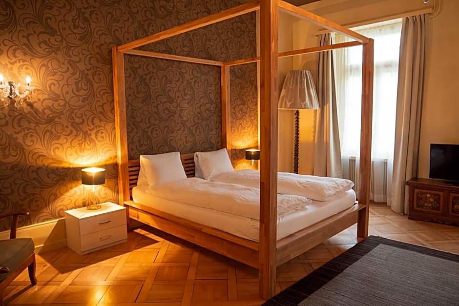 Alpenrose Hotel and Gardens