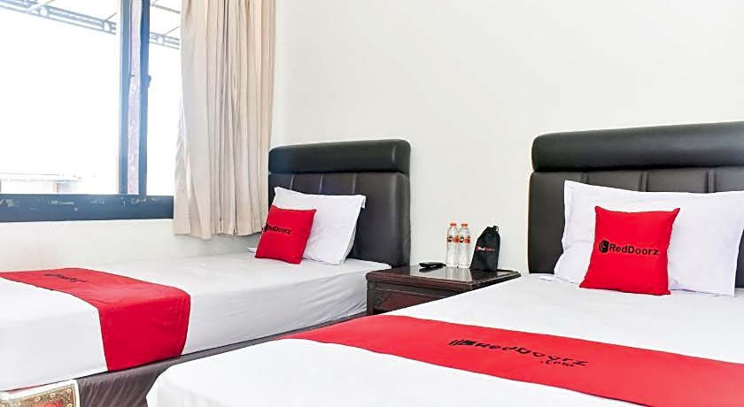 RedDoorz near Alun Alun Wonosobo