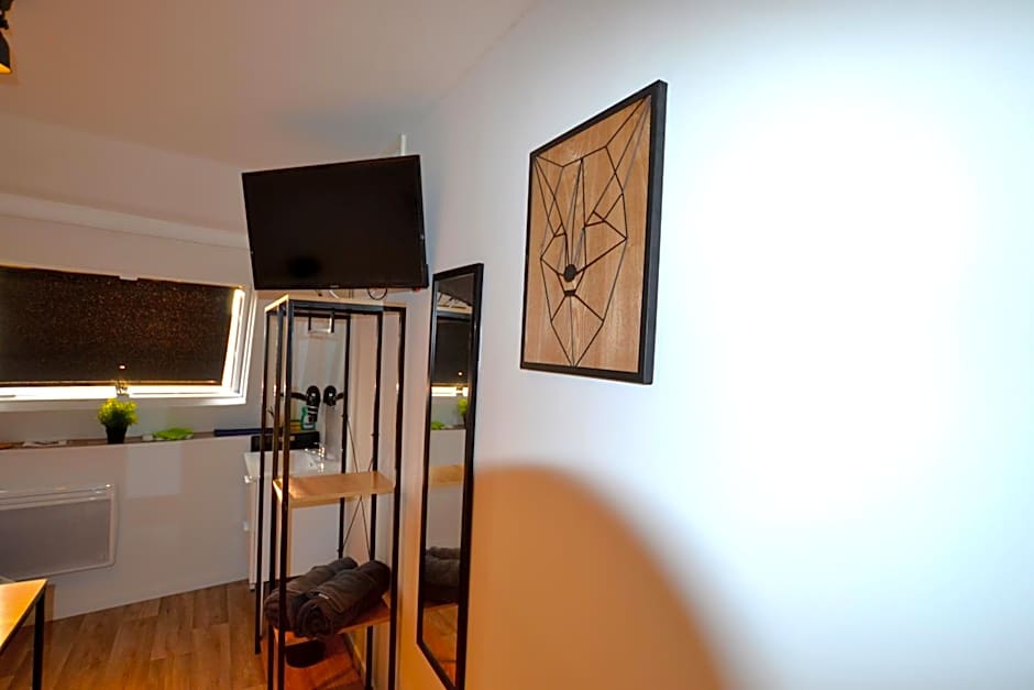 Capstay famars & Netflix