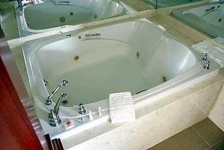 King Room - Accessible/Non-Smoking