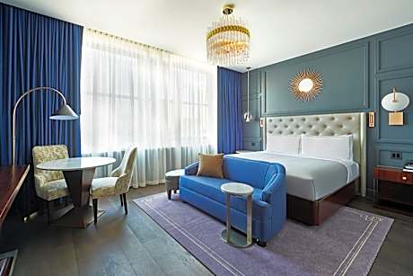 Deluxe King Room with City View