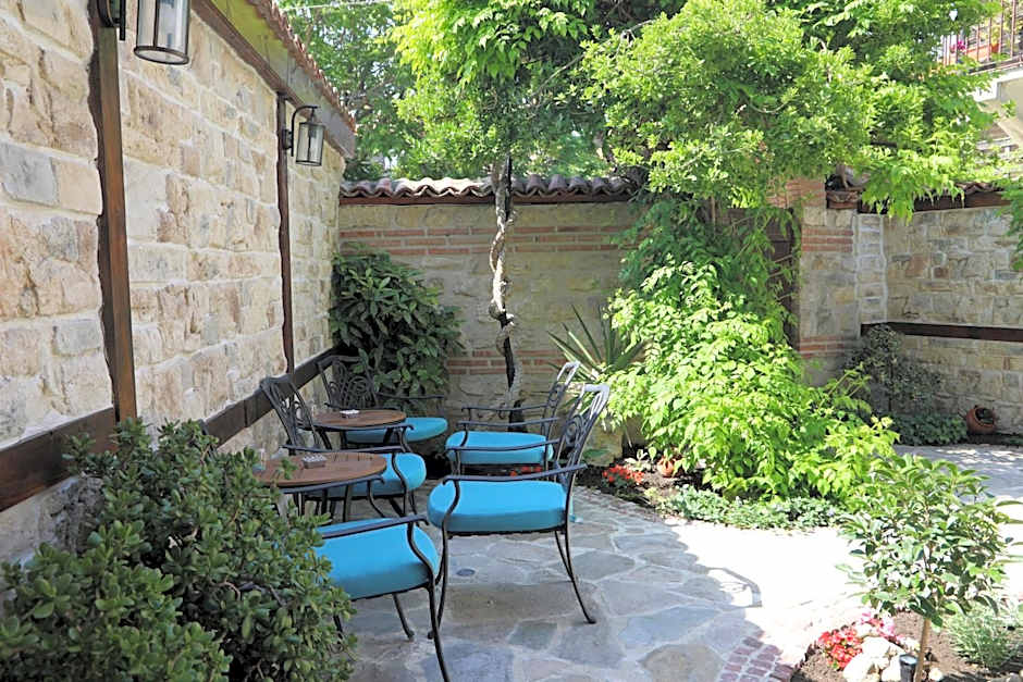 Kirios Hotel