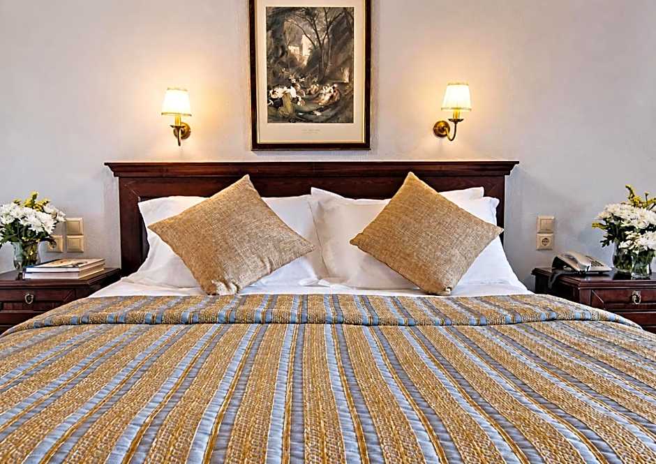 Hotel Doupiani House