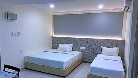 Triple - 1 Queen 1 Single