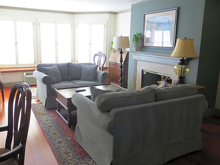 Cow Hollow Inn and Suites