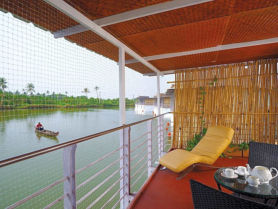 Aquatic Island by Poppys, Cochin