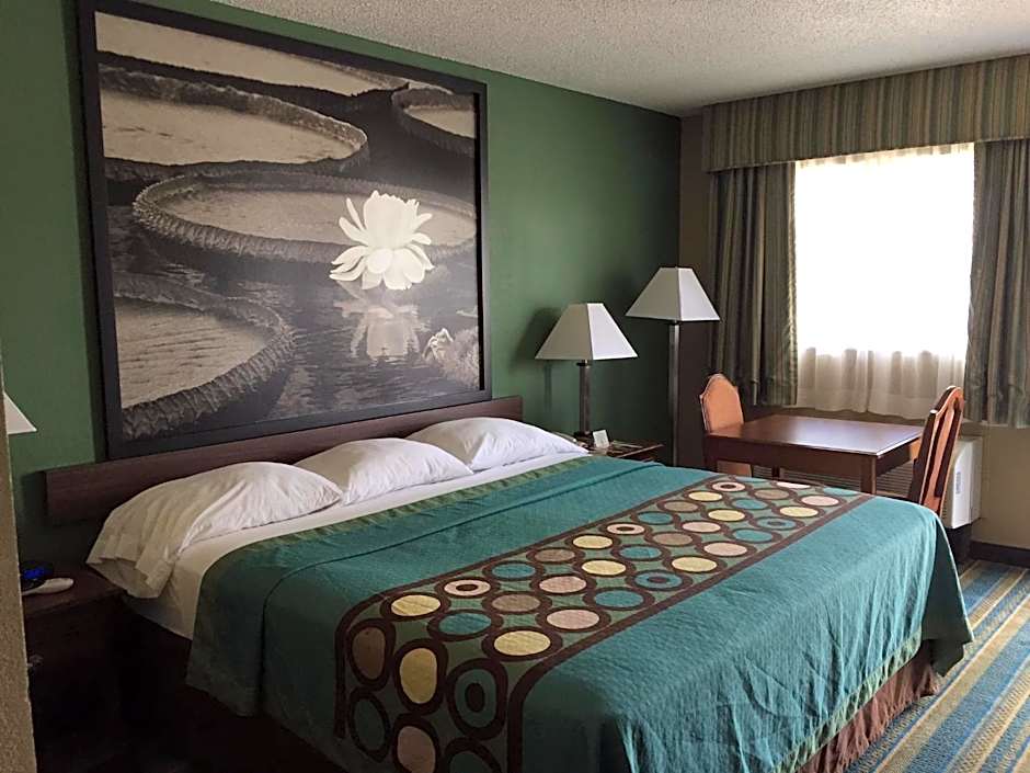 Super 8 by Wyndham Greencastle