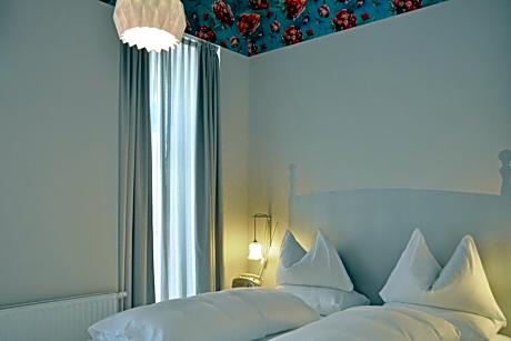 Suite with Garden View