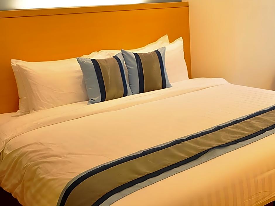 Iyarin@tuk Chang Ratchayothin Hotel