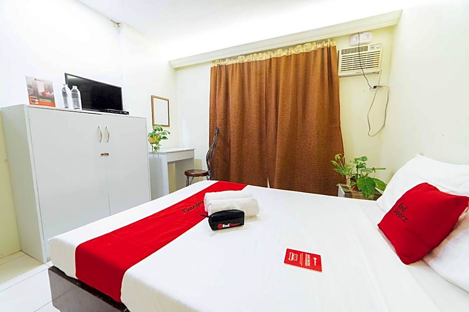 RedDoorz @ Ledesco Avenue Lapaz Iloilo