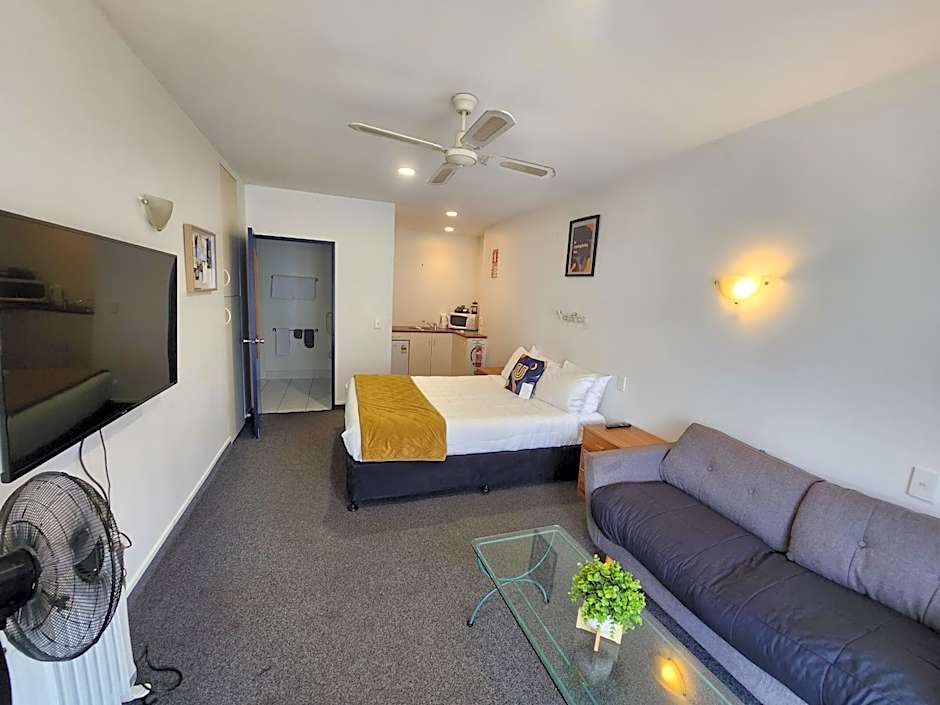 U Studios Paraparaumu Beach (formerly Copperfield Seaside Motel)