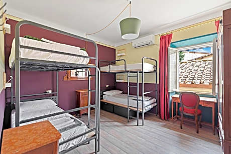 Quadruple Room with Private Bathroom