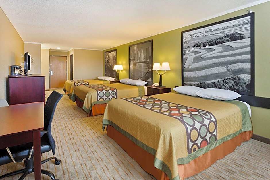 Super 8 by Wyndham Rochelle