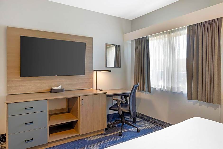 Edgewater Inn and Suites, an Ascend Collection Hotel