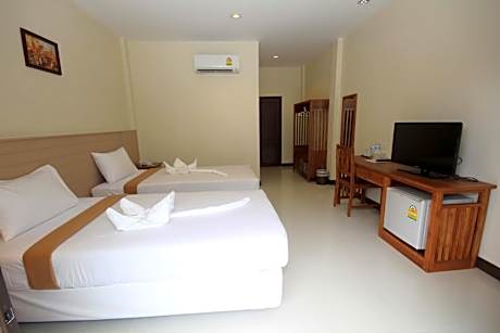 Twin Room with Pool Access