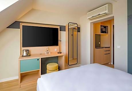 Queen Room with Kitchenette