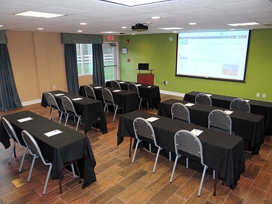 Holiday Inn Express Hotel & Suites Salisbury - Delmar By IHG
