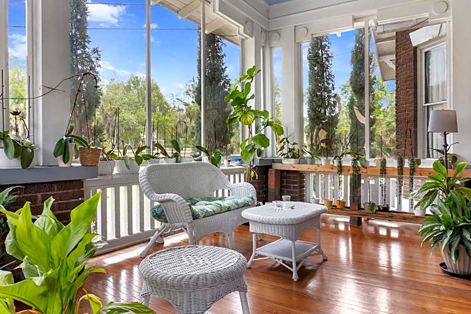 Sweetwater Branch Inn Bed And Breakfast